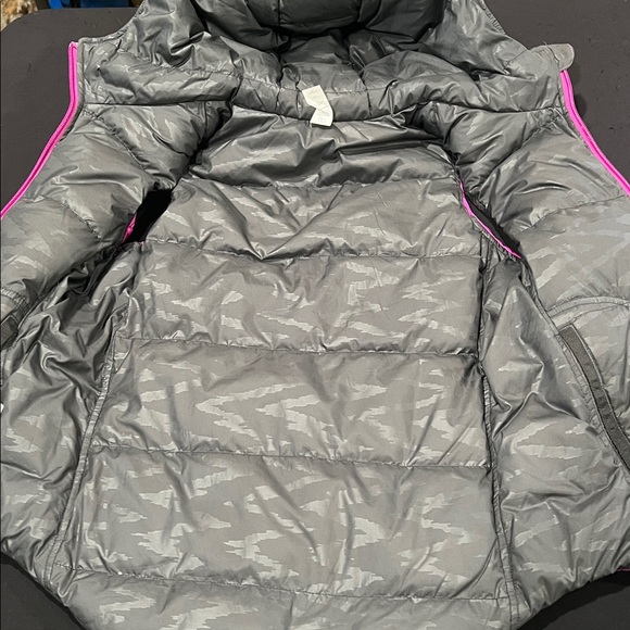 IVIVVA DOUBLE SIDE GIRLS Vibrant Pink Quilted Vest NWOT - Picture 11 of 13